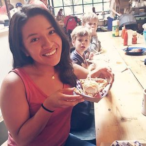 Meet your Posher, Zoila